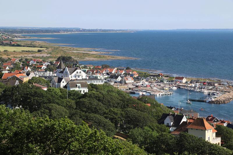 Schwedische Kleinstadt am Meer